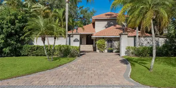 813 S WEST SHORE BOULEVARD