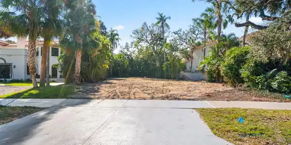 808 S BAYSIDE DRIVE