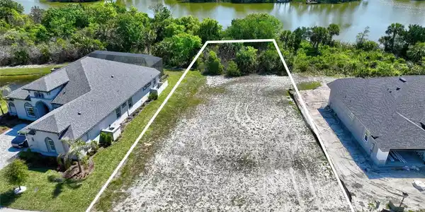 128 N LAKEWALK DRIVE