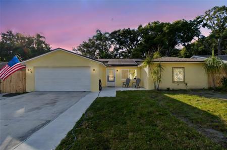 2195 GLEN DRIVE