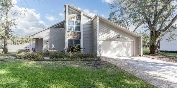 8777 BAYWOOD PARK