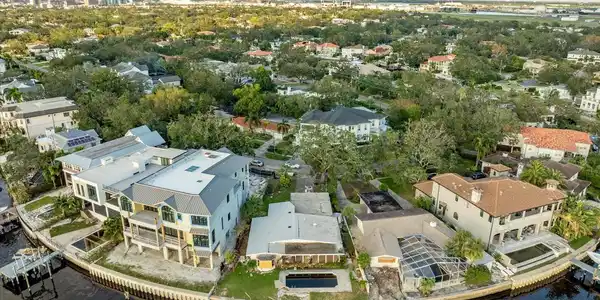 592 RIVIERA DRIVE