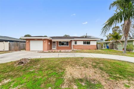542 BAYWOOD DRIVE S
