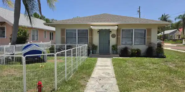 121 BAY STREET