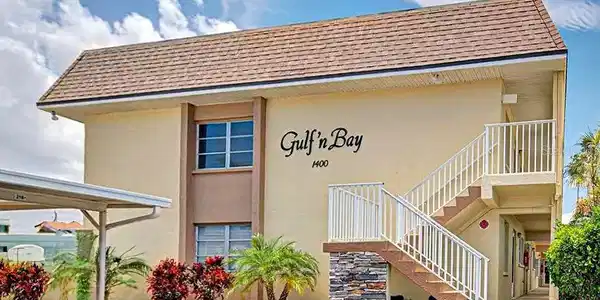 1400 TARPON CENTER DRIVE