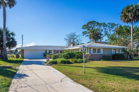 39 FAIRWAY CIRCLE