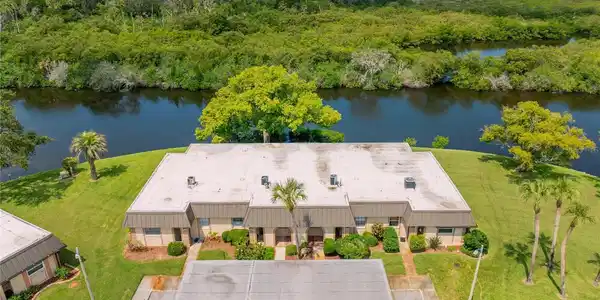 4112 HAMPTON DRIVE