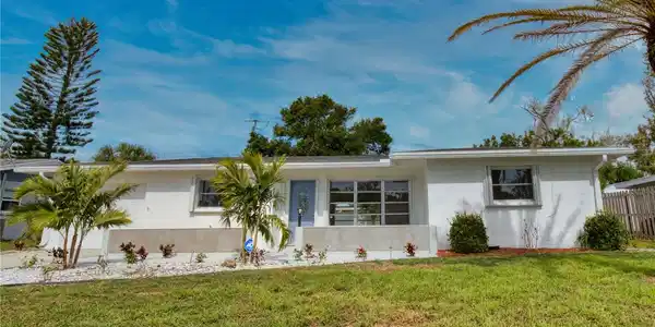 533 SHAMROCK BOULEVARD