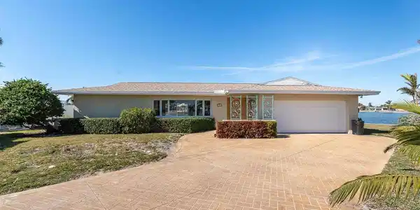 495 BATH CLUB BOULEVARD N