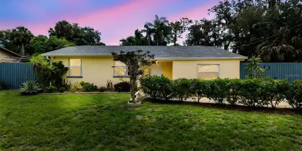 9 N MANTOR AVENUE