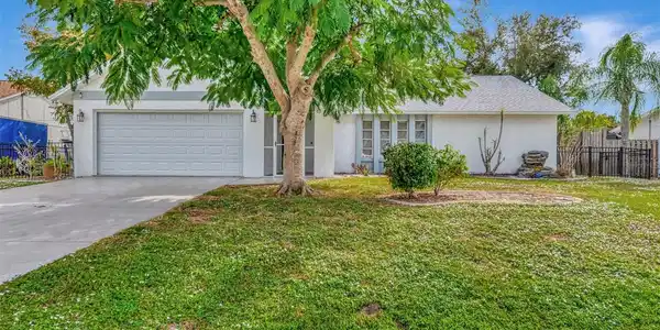 1521 ROSSANNE PLACE
