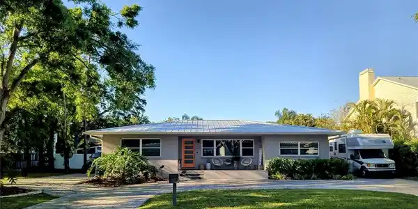 3217 W LAWN AVENUE