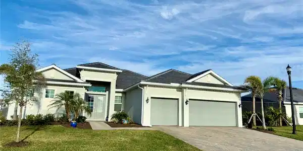 15155 SCARLET OAK COURT