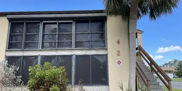 18 QUAILS RUN BOULEVARD