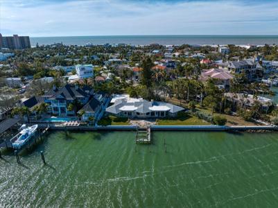 981 BAY ESPLANADE