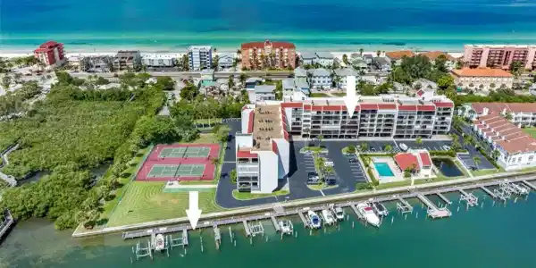 19111 VISTA BAY