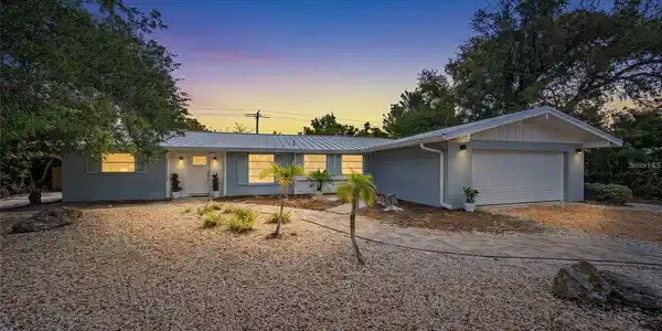 611 VENICE LANE