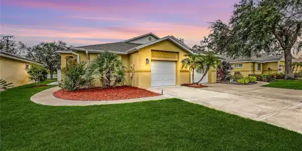 203 28TH STREET W