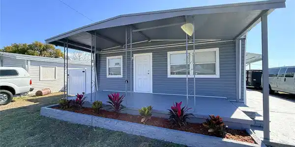4004 REGGIE DRIVE