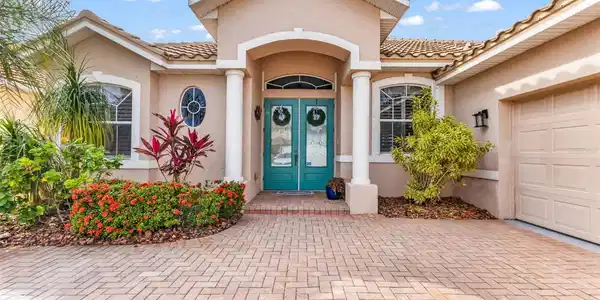 1851 COCONUT PALM CIRCLE