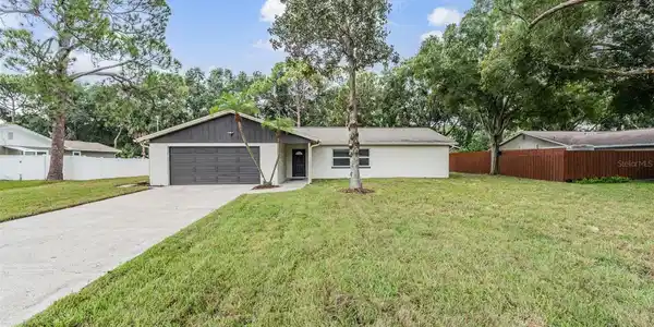 9504 W CLUSTER AVENUE