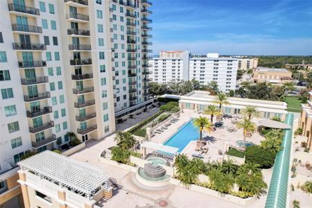 800 N TAMIAMI TRAIL