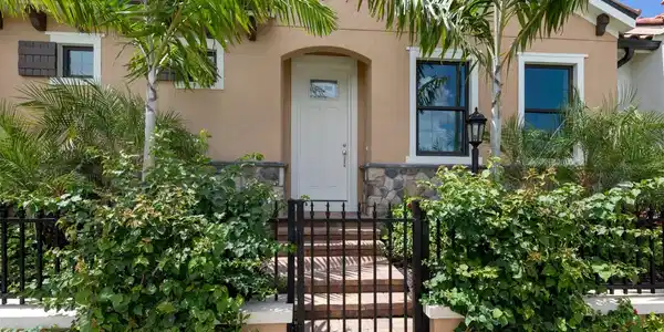910 E VENICE AVENUE