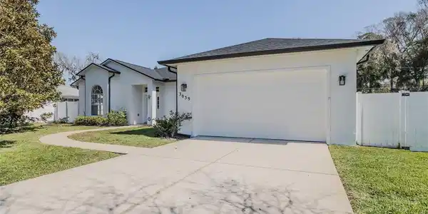 3039 PINE TREE DRIVE