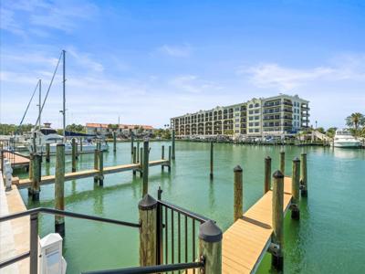 211 DOLPHIN POINT