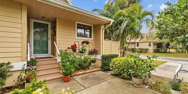 1002 CARAVEL COURT