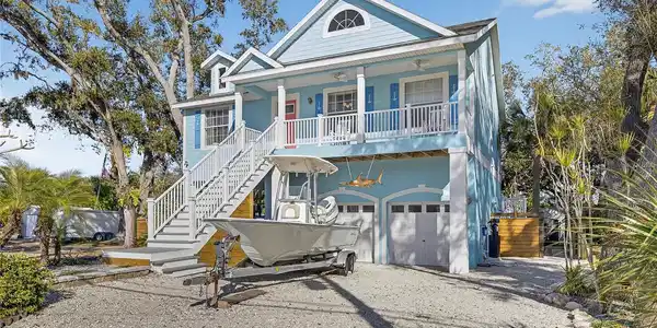 1116 CANAL STREET
