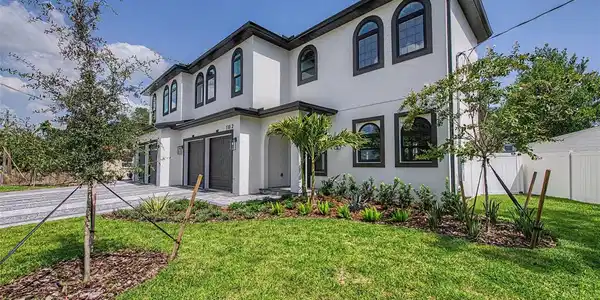 110 S ARRAWANA AVENUE
