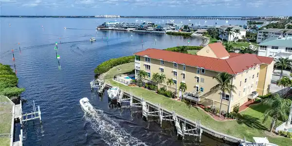 115 BREAKERS COURT