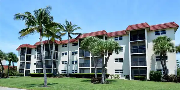 925 BEACH ROAD