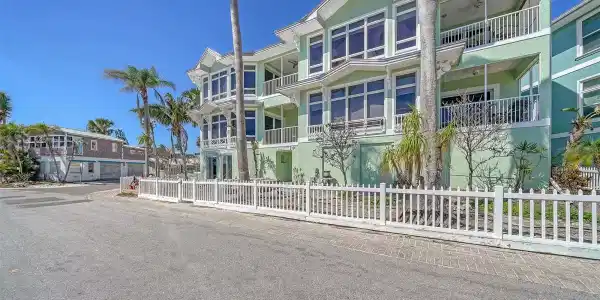 314 BAY DRIVE S