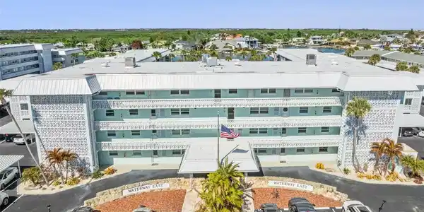 325 N CAUSEWAY