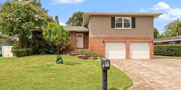 8212 FOREST CIRCLE
