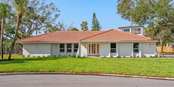 670 VENICE LANE