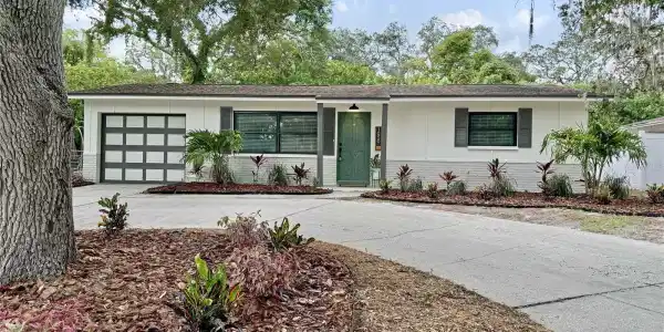 1050 PARKVIEW LANE