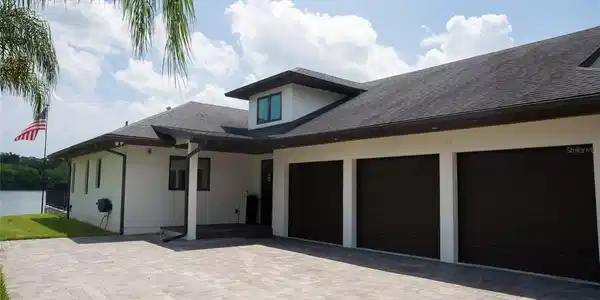 995 STACY LANE