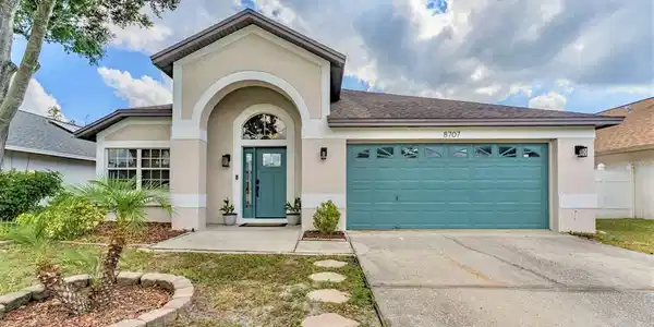 8707 CHARMING KNOLL
