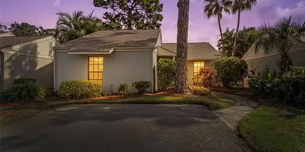 26 WINDRUSH BAY DRIVE