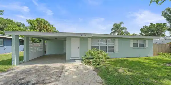 2135 LEE LANE