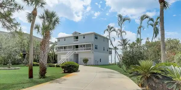 2424 BAY W