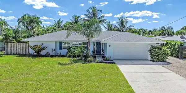 392 NORWOOD COURT