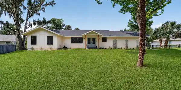 232 SE KINGS BAY DR