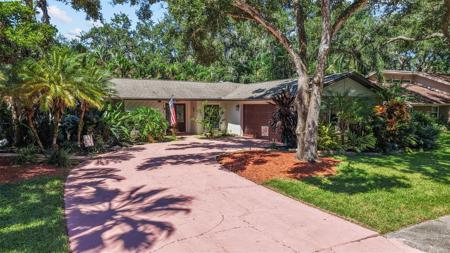20 PINEWOOD CIRCLE