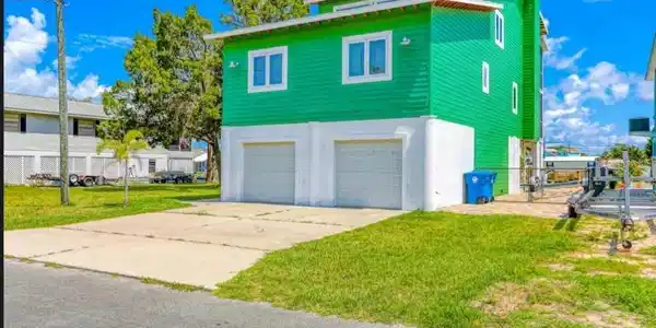 4035 CASA COURT
