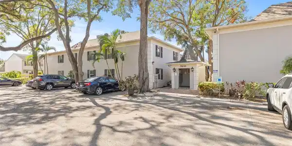 5221 BAYSHORE BOULEVARD