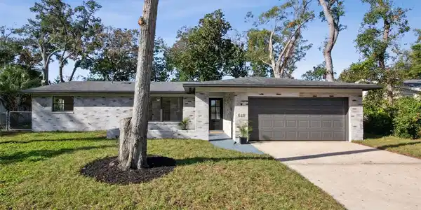 932 PARKWOOD DRIVE